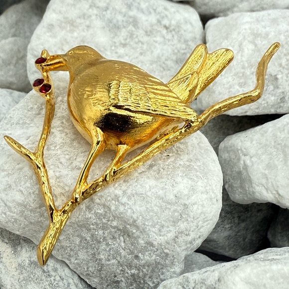 Vintage Joan Rivers Bird on Branch Brooch Gold Tone Ruby Red Rhinestone Berries - Picture 15 of 17